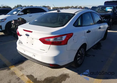 2014 Ford Focus S z USA, uszkodzony, nr VIN 1FADP3E25EL270300